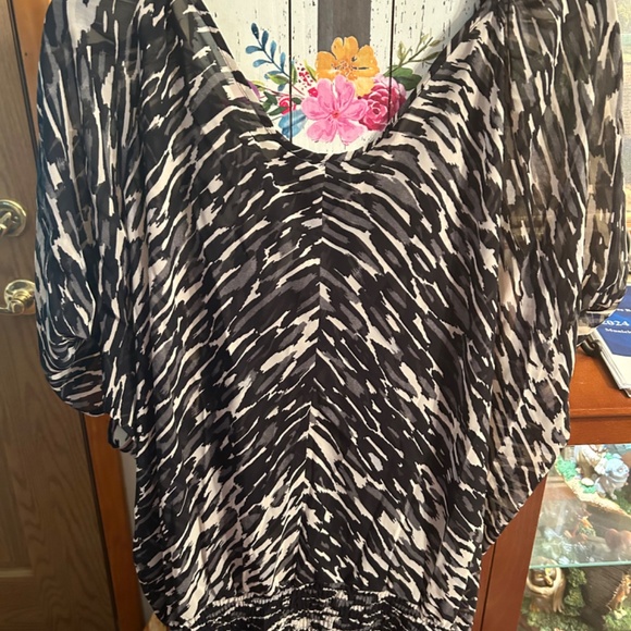 Ana size large black and white pullover slim arms in sleeves - Picture 3 of 3